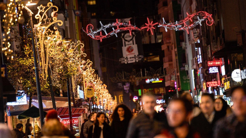 İzmir Büyükşehir Belediyesi, Yeni yıl gecesi için hazırlıklarını tamamladı