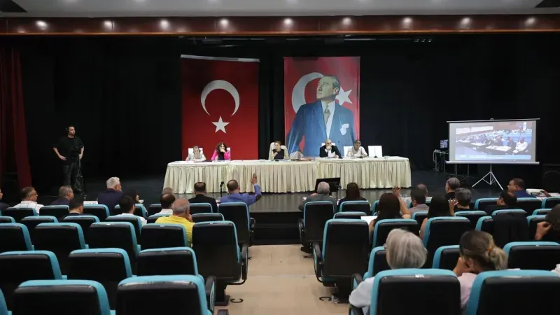 Konak’ta ‘Er Meydanı’ tartışması: AK Parti ve CHP birbirine girdi!