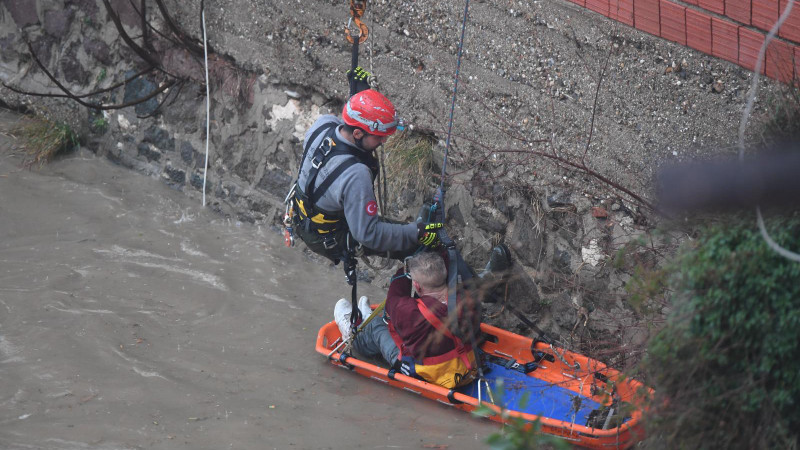 İzmir’de kuvvetli sağanak yağış: İzmir Büyükşehir seferber oldu