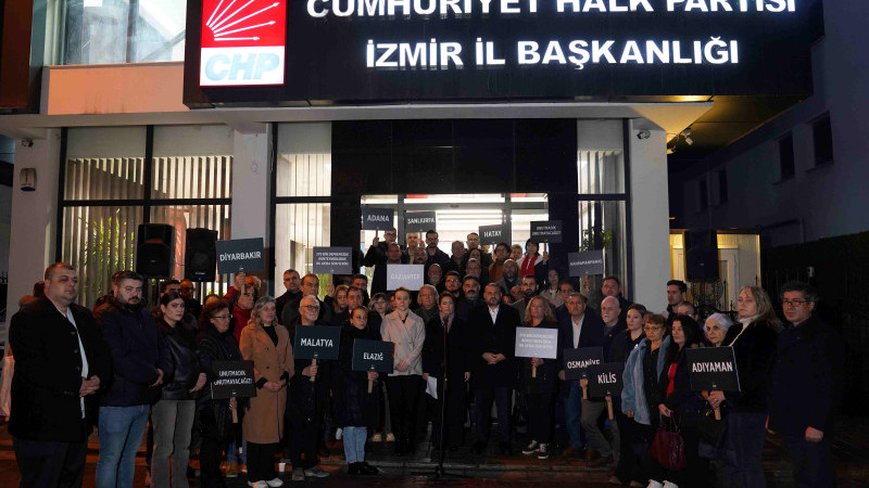 CHP İzmir, 6 Şubat depreminin 3. yılında anma töreni düzenledi