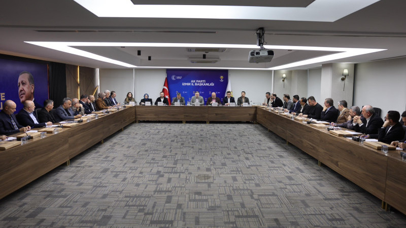 AK Parti İzmir İl Başkanlığı’ndan ilçe başkanlarıyla değerlendirme toplantısı