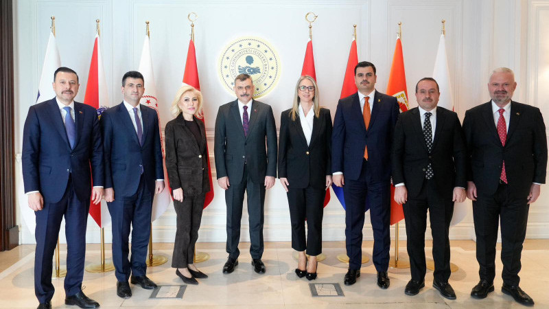 AK Parti İzmir heyetinden Bakan Çiftçi’ye ziyaret