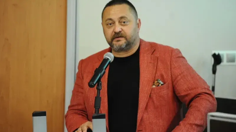 AK Parti Karşıyaka Belediye Meclis Üyesi Hasan Ünal’dan Meslek Fabrikası çıkışı: “3 mahkeme kararı var”