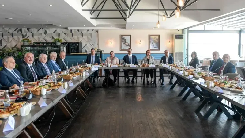 İzmir’de iş dünyası CHP toplantısında buluştu