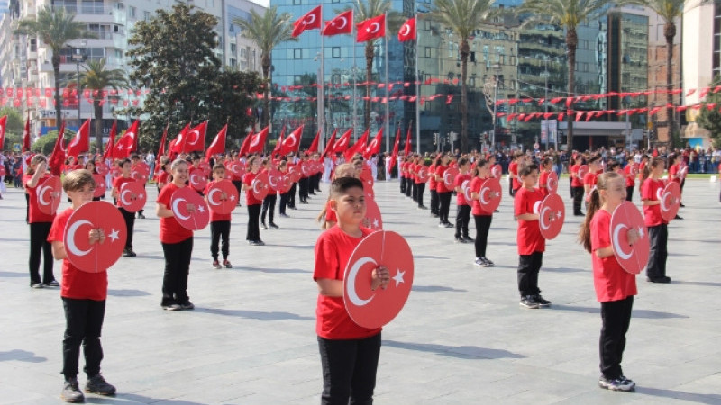 İzmir’de 23 Nisan kutlamalarının adresi Kültürpark oldu