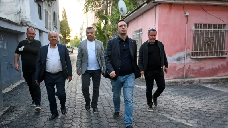 Ömer Eşki’den Bornova’da asfalt mesaisi