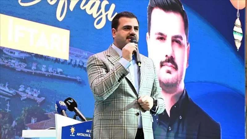AK Parti Genel Sekreteri ve İzmir Milletvekili Eyyüp Kadir İnan’dan CHP’li belediyelere emek eleştirisi