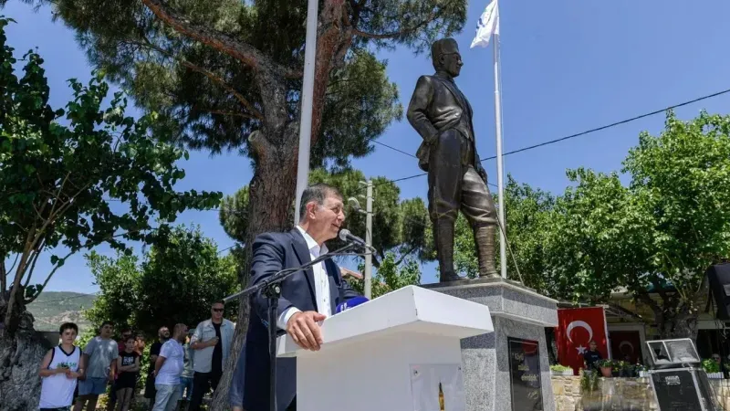 Cemil Tugay Foça'da Atatürk Heykeli açılışında konuştu