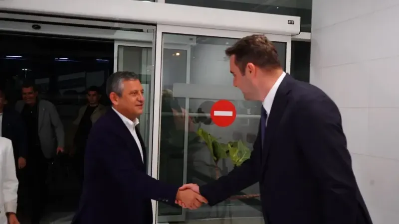 Özgür Özel Dün İzmir'e Geldi, Bugün Programına Başlıyor