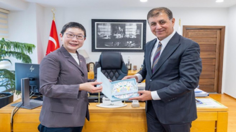 Cemil Tugay, Singapur Büyükelçisi Li Peng Kok'u ağırladı
