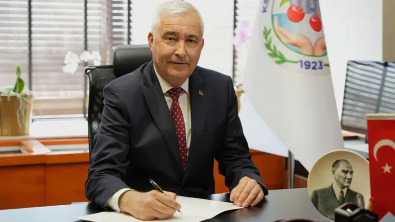 Mehmet Türkmen ve CHP'li meclis üyeleri YENİ Parti'ye katılıyor