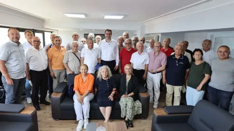 İzmir'de CHP'den toplu istifa: 78 eski ilçe başkanı YENİ Parti'ye katıldı